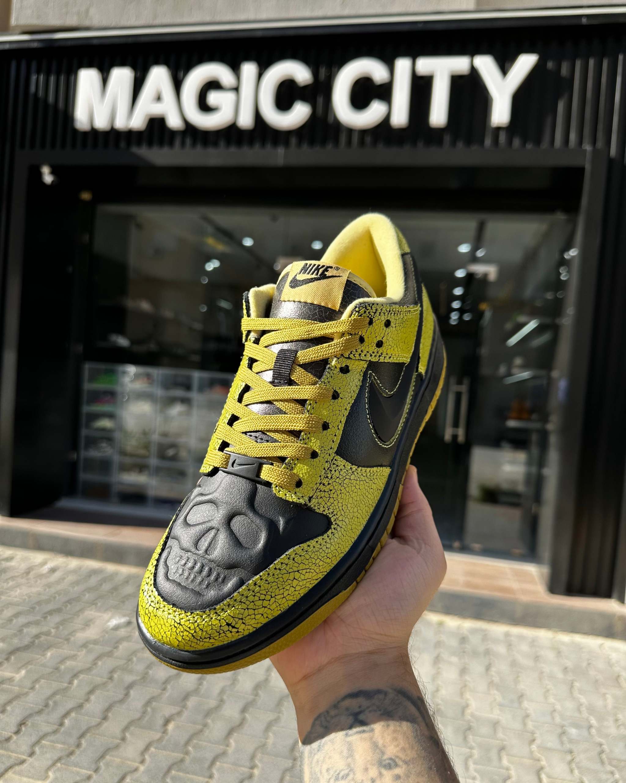 Níke Dunk Low Retro QS Halloween
Skull