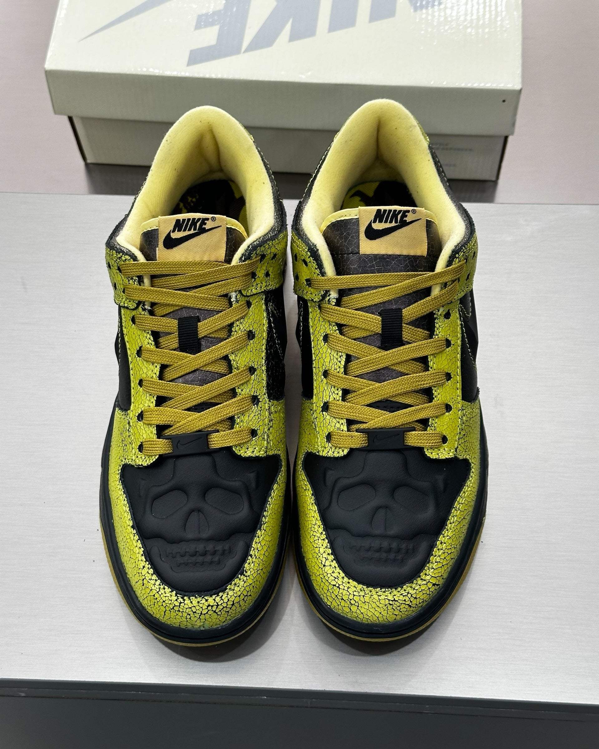 Níke Dunk Low Retro QS Halloween
Skull