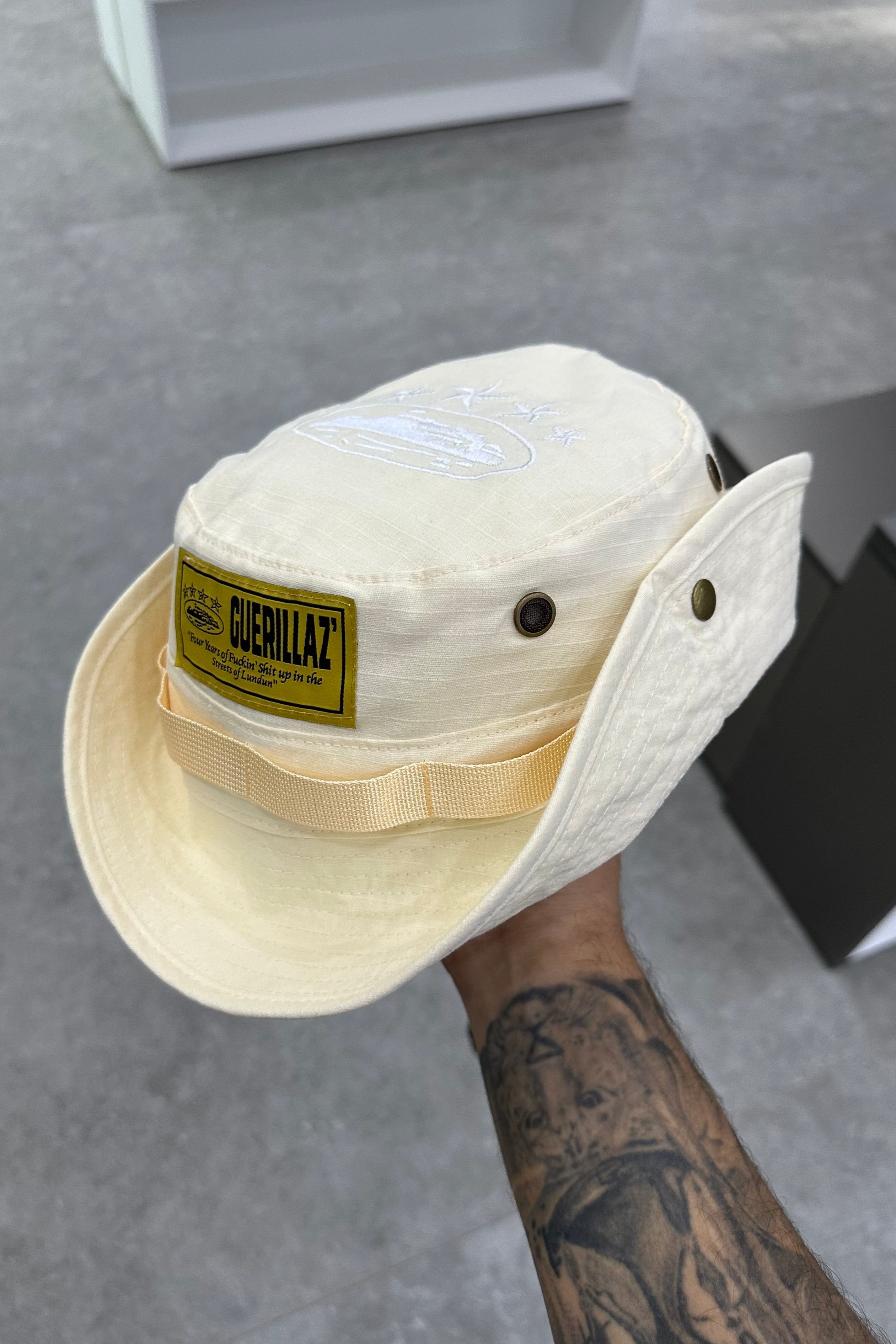 Corteiz OG Guerillaz Bucket Hat - Beige