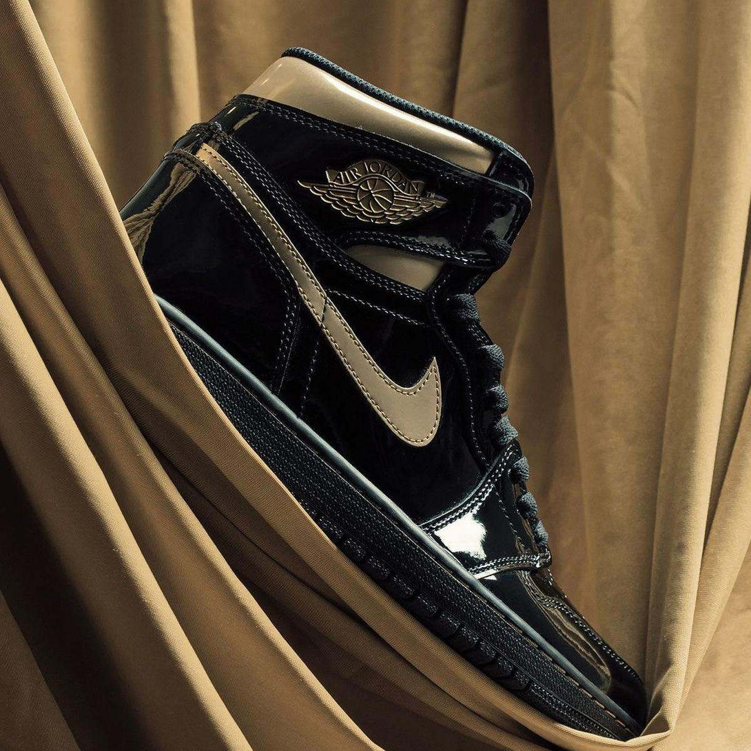 Air Jordan 1 Retro High OG Metallic Gold-Black