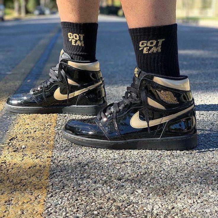 Air Jordan 1 Retro High OG Metallic Gold-Black