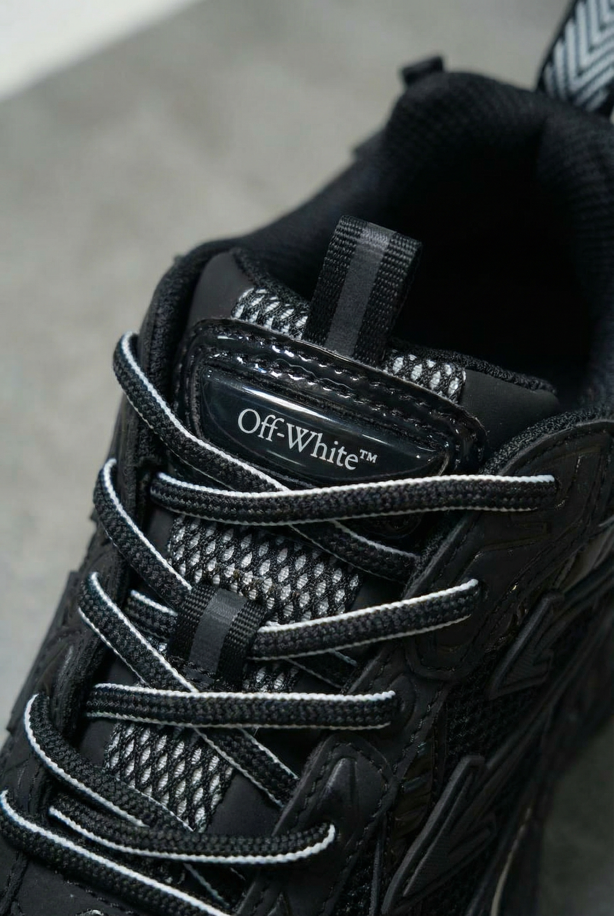 OFF-WHITE Be Right Back - BLACK