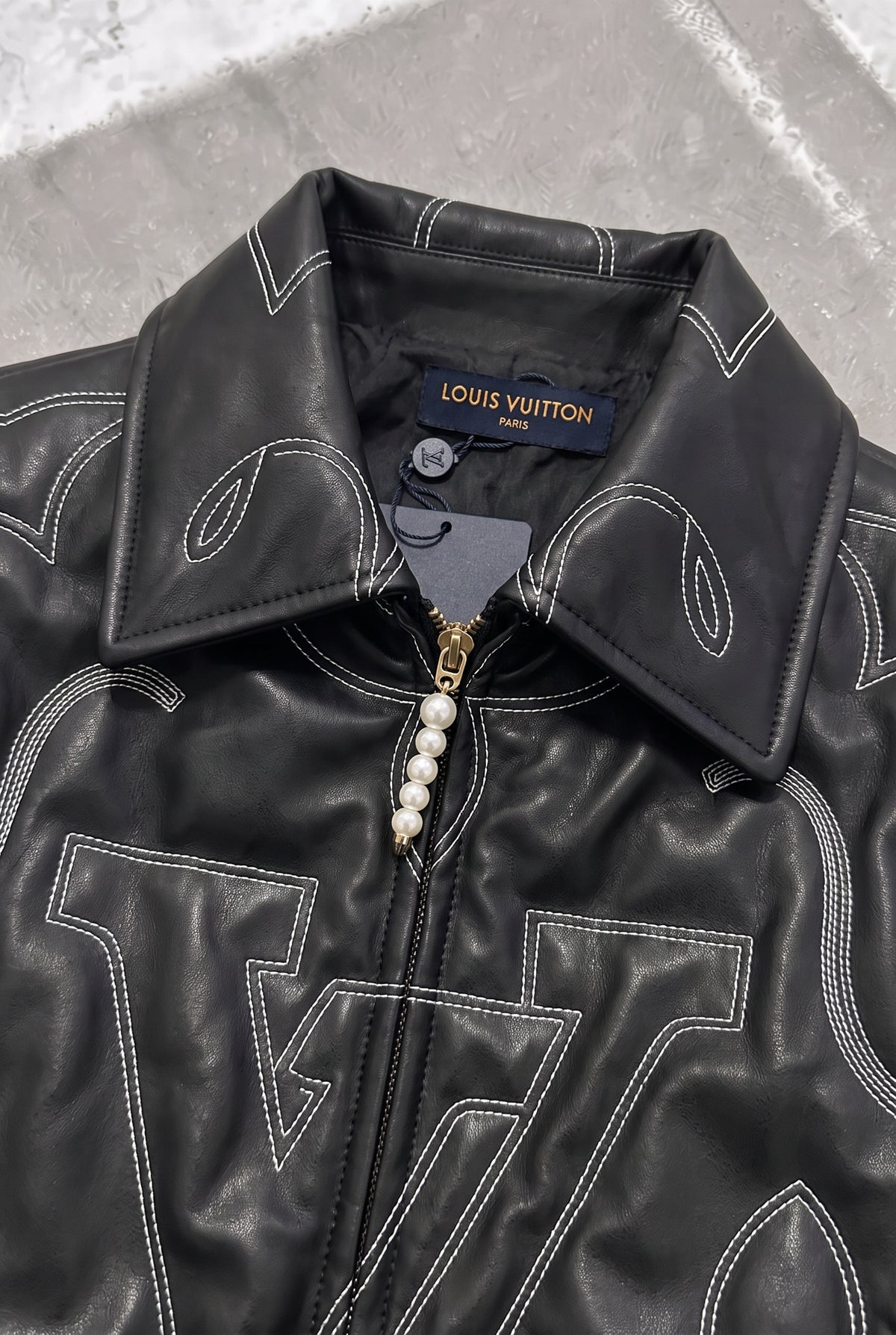 LOUIS VUITTON Western Stitch Leather Blouson – Black – collar, label and pearl zip