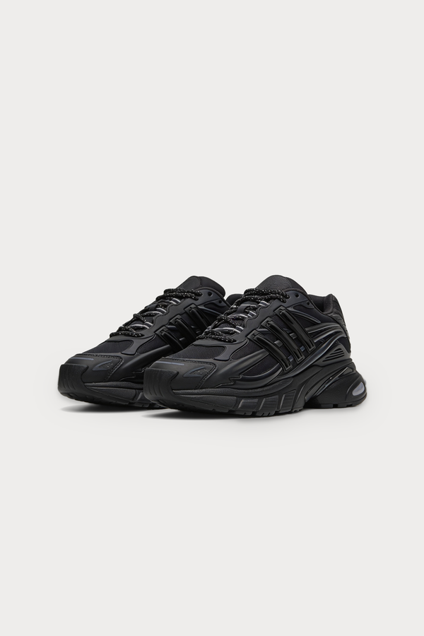 Pharrell Williams x Adidas Adistar Jellyfish – Triple Black – studio