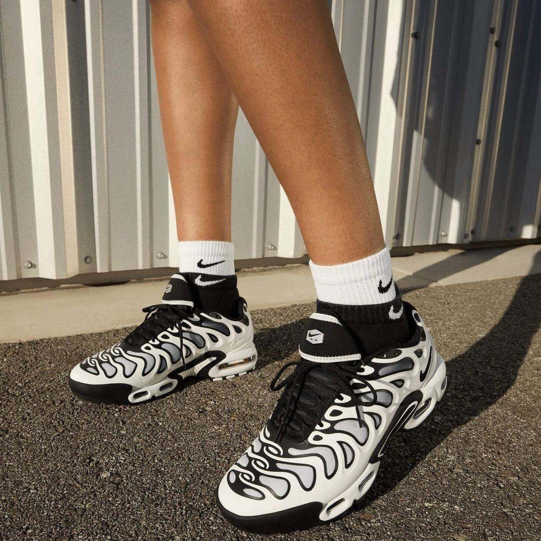 Nike Air Max Plus Drift "White/Black" - MAGIC CITY