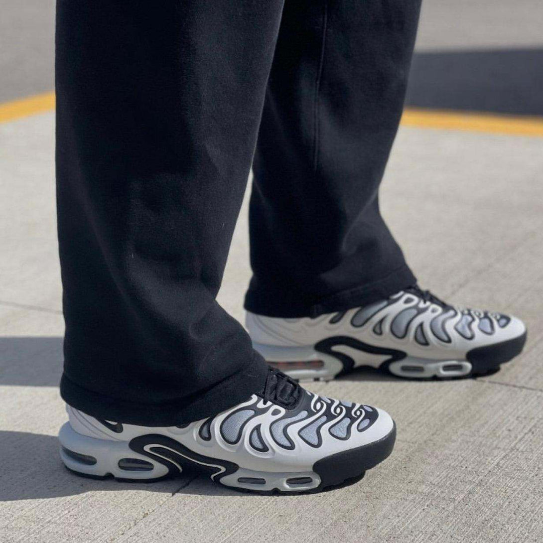 Nike Air Max Plus Drift "White/Black" - MAGIC CITY