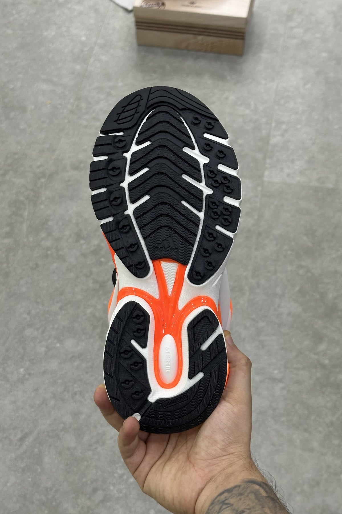 Pharrell Williams x Adidas Adistar Jellyfish – Focus Olive/Core Black/Orange – outsole