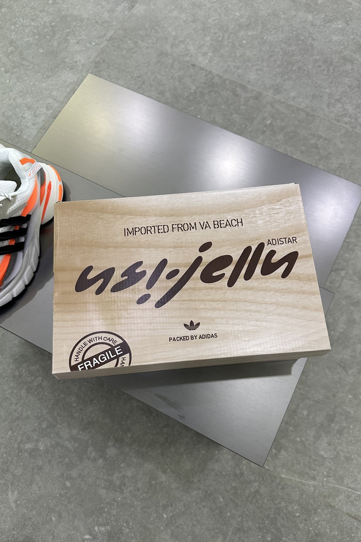 Pharrell Williams x Adidas Adistar Jellyfish – Focus Olive/Core Black/Orange – Imported from VA Beach box