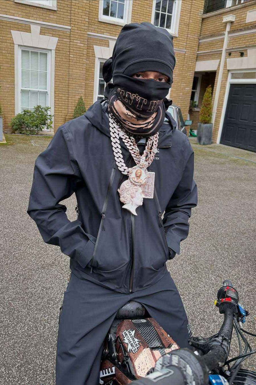 Corteiz × Cental Cee Can't Rush
Greatness Tee Black Men's - SS25 - MAGIC CITY